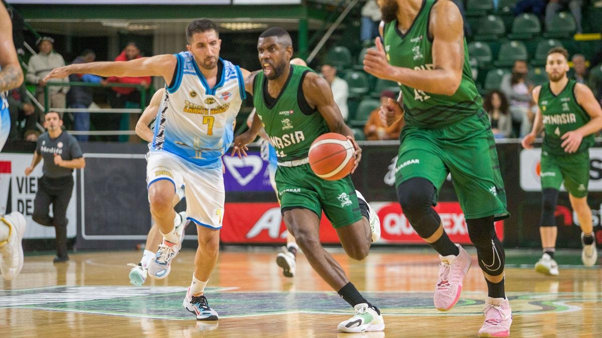 En Comodoro Rivadavia Gimnasia y Esgrima regres al triunfo como local ante Zrate Basket Foto Martn Levicoy