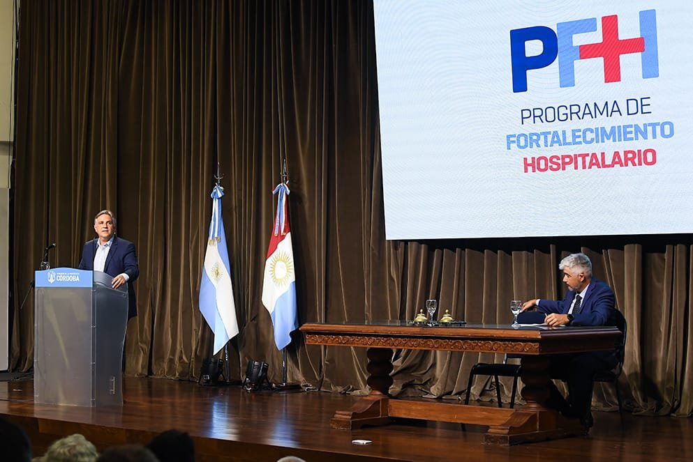 Llaryora anunció la descentralización de la gestión hospitalaria y un fondo de $7 mil millones