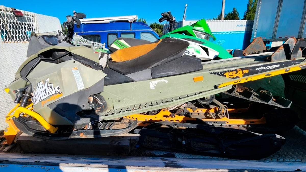 Una de las cuatro motos de nieve que subastan esta semana Foto Prensa