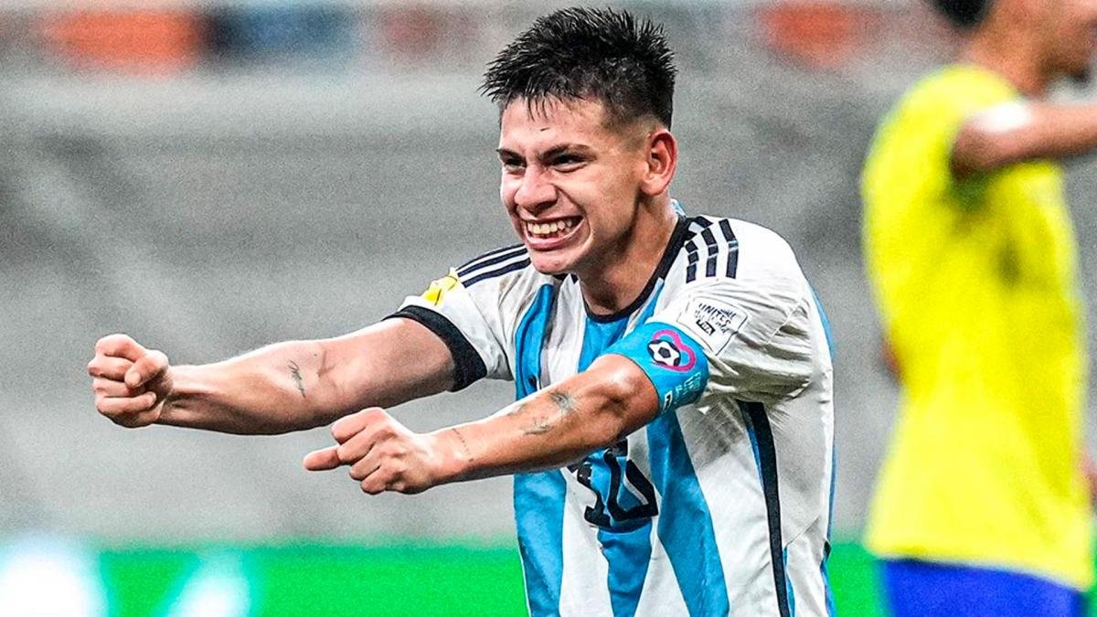 Claudio Diablito Echeverri el volante de River fue el ltimo convocado al plantel chiquitapia