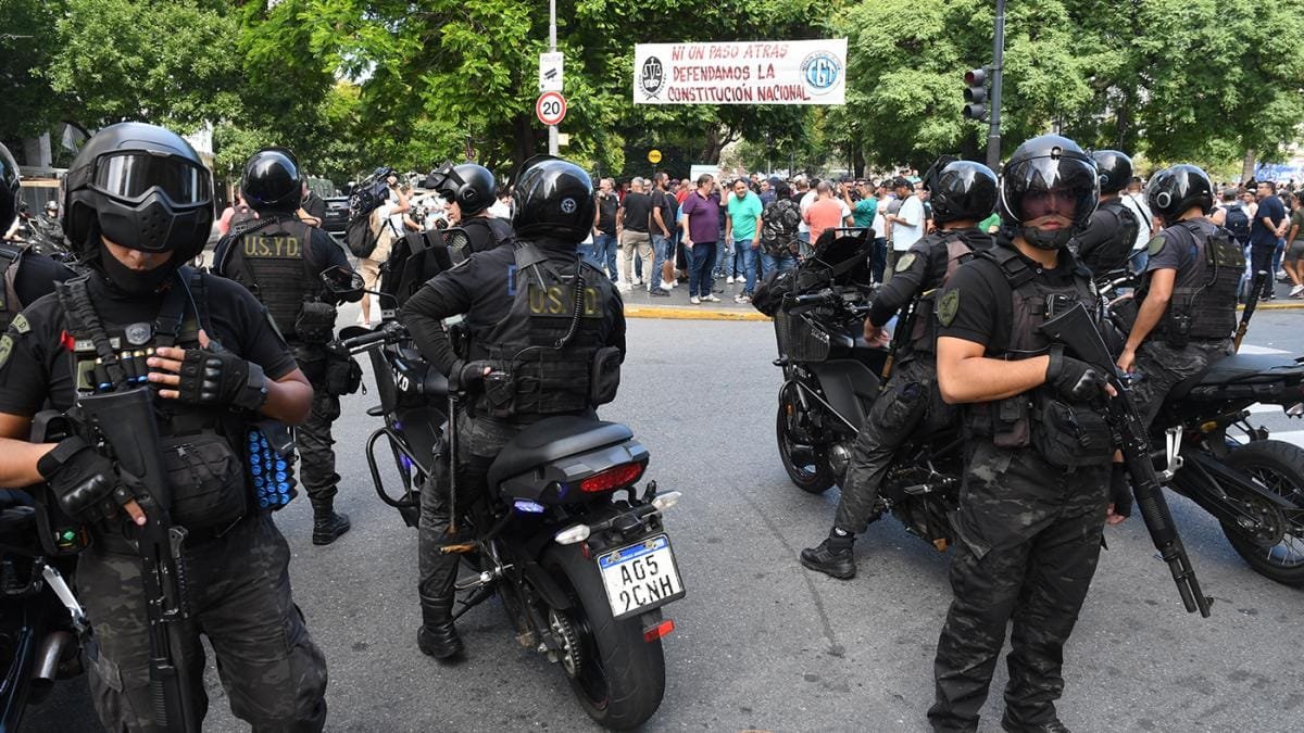 La ley obliga a identificacin del personal policial que no se cumpli en la ltima marcha a Tribunales Foto Daniel Davobe