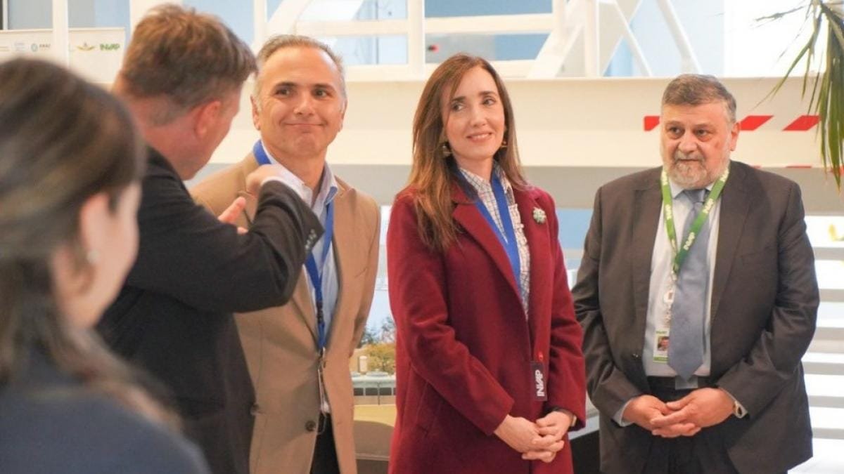 Villarruel en Bariloche se entrevistó con el intendente y visitó instalaciones de Invap