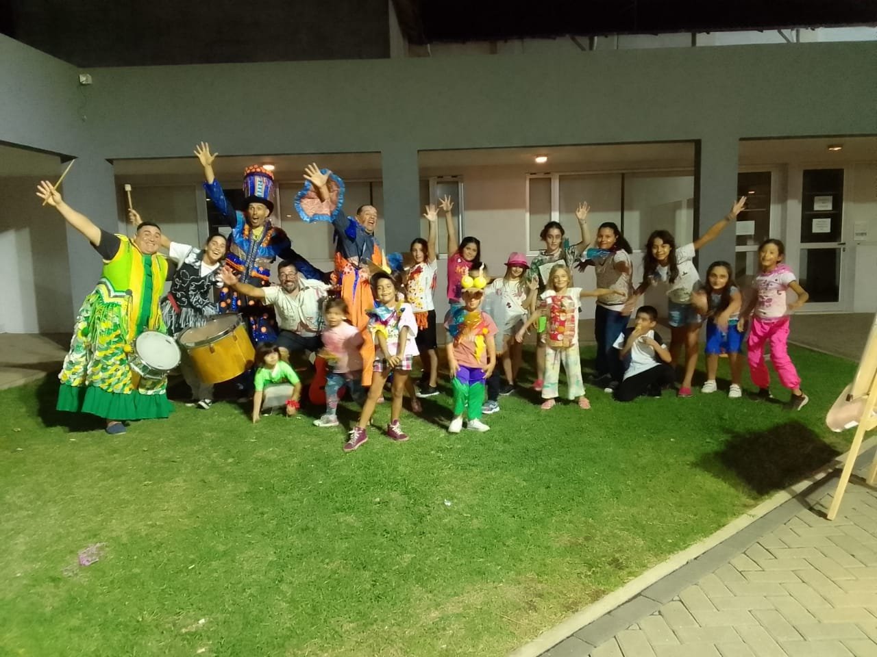 Arias: La murga llegó a la Biblio