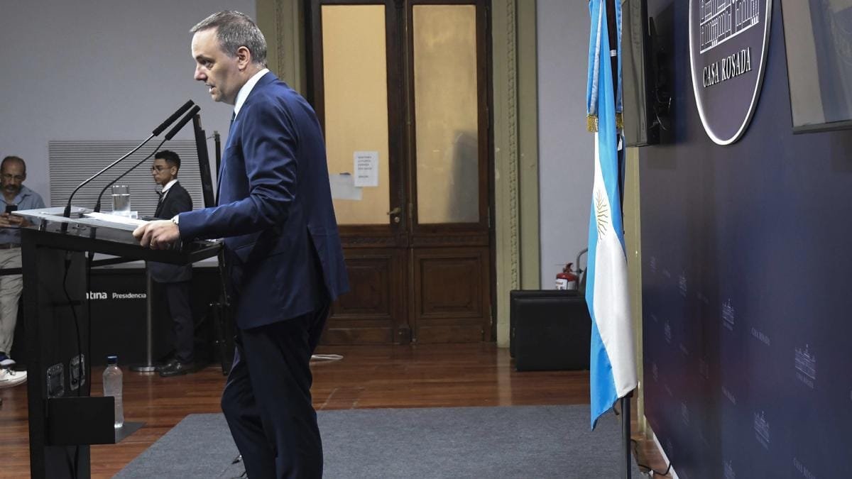 Adorni afirmó que el Gobierno evalúa un plebiscito para avanzar con la ley «Bases»