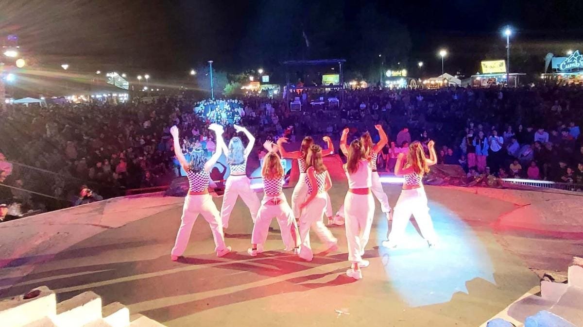 Brindis, música y diversión en arranque del Festival Cervecero del Bosque