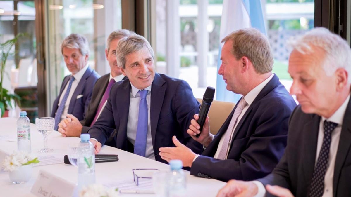 Caputo destacó las posibilidades de inversión ante representantes de empresas alemanas