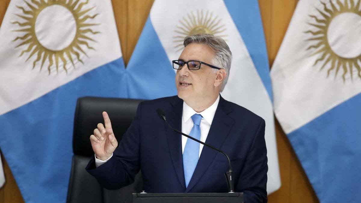 «No estoy dispuesto a que el interior se arrodille”, dijo el gobernador de Córdoba