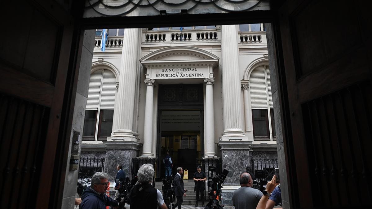 Presentaron un amparo contra el Bopreal por considerar que «estatiza deuda privada»