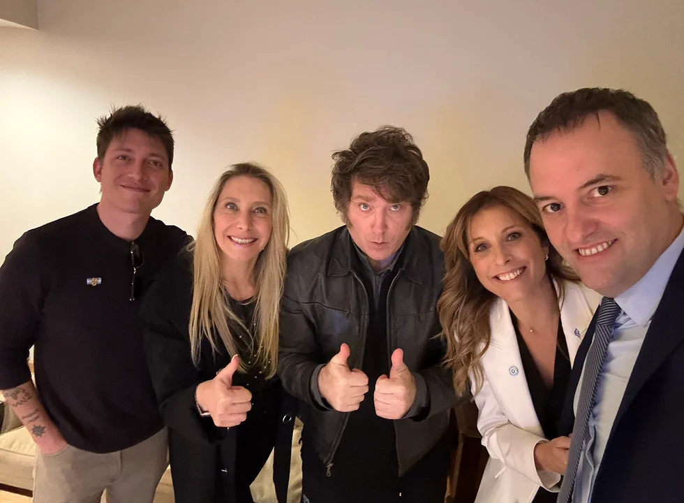 Milei, Javier Milei, Pilar Ramírez y Manuel Adorni (NA)