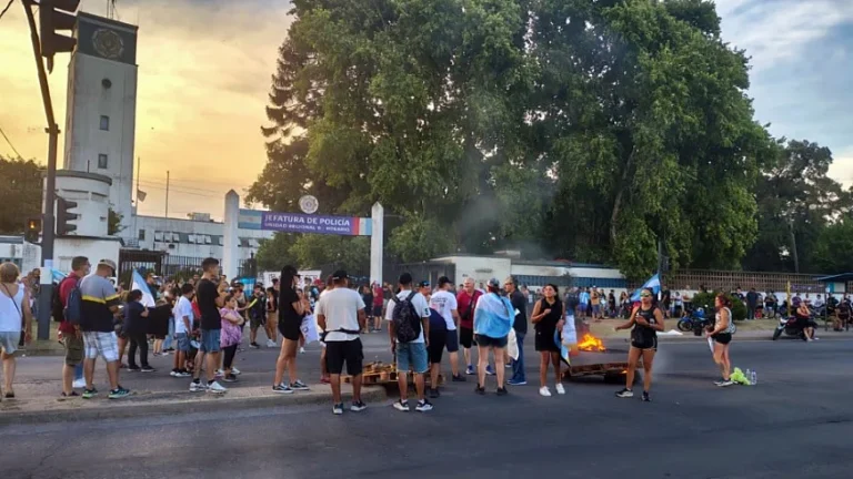 Tensión en Rosario por conflicto policial tras el anuncio de aumentos