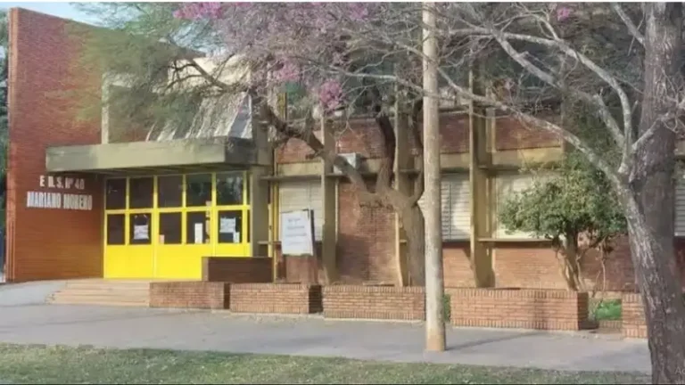 Un alumno entró armado a una escuela de Santa Fe y mató a un compañero