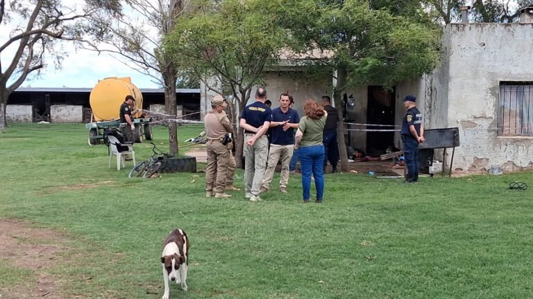 La policía forense confirmó que el joven hallado sin vida fue asesinado